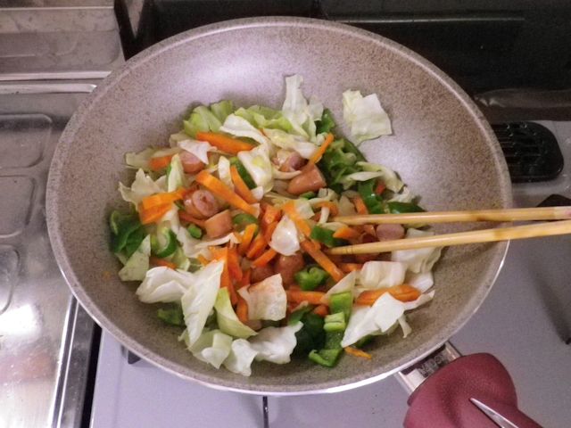 ペンソファル,フライパン,焼きそば